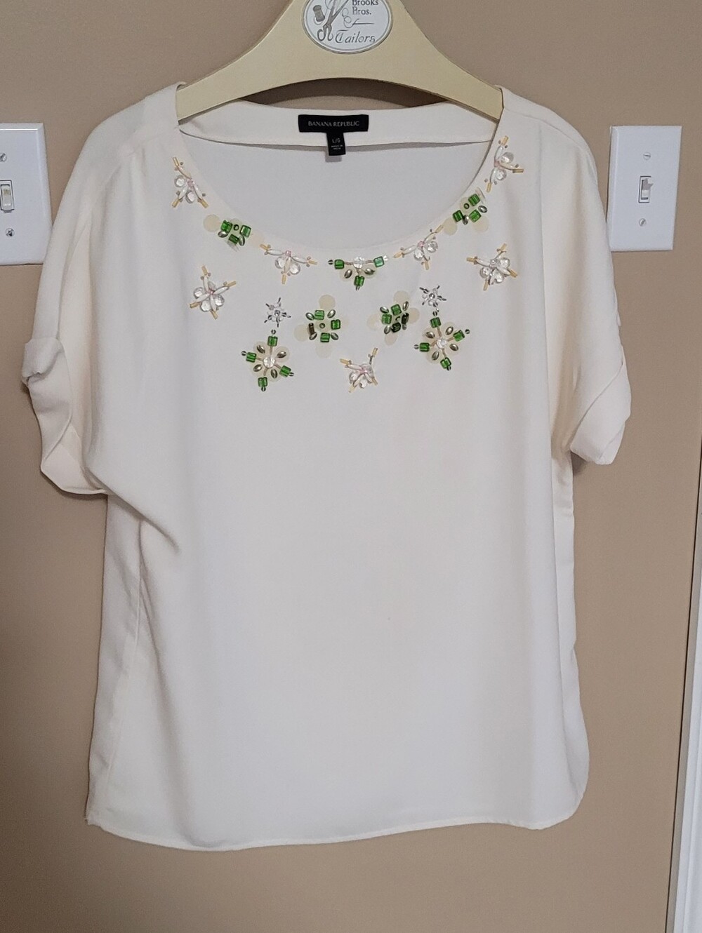 💚Free In Any Bundle Over $10 Cream Short Sleeve Embellished Tee